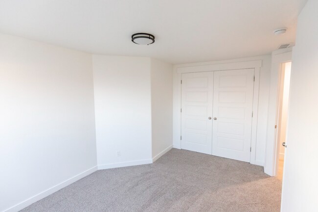 Building Photo - 1062 N Highpass Dr