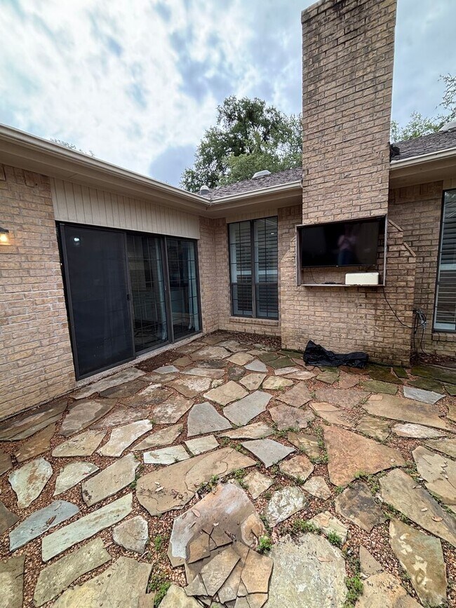 Building Photo - 5026 Bellaire Dr S