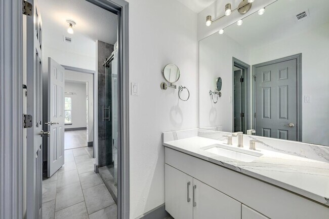 Building Photo - 10011 Brightling Ln