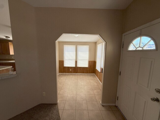 Building Photo - 1632 Sierra Vista Dr