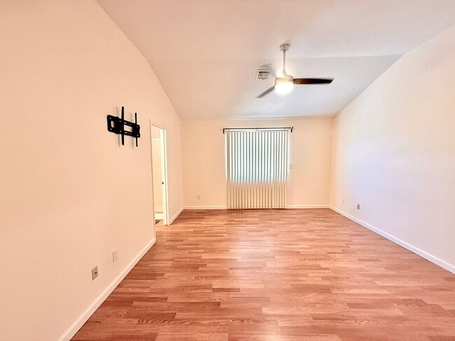 Building Photo - Spacious 4-Bedroom, 2-Bathroom Single-Stor...