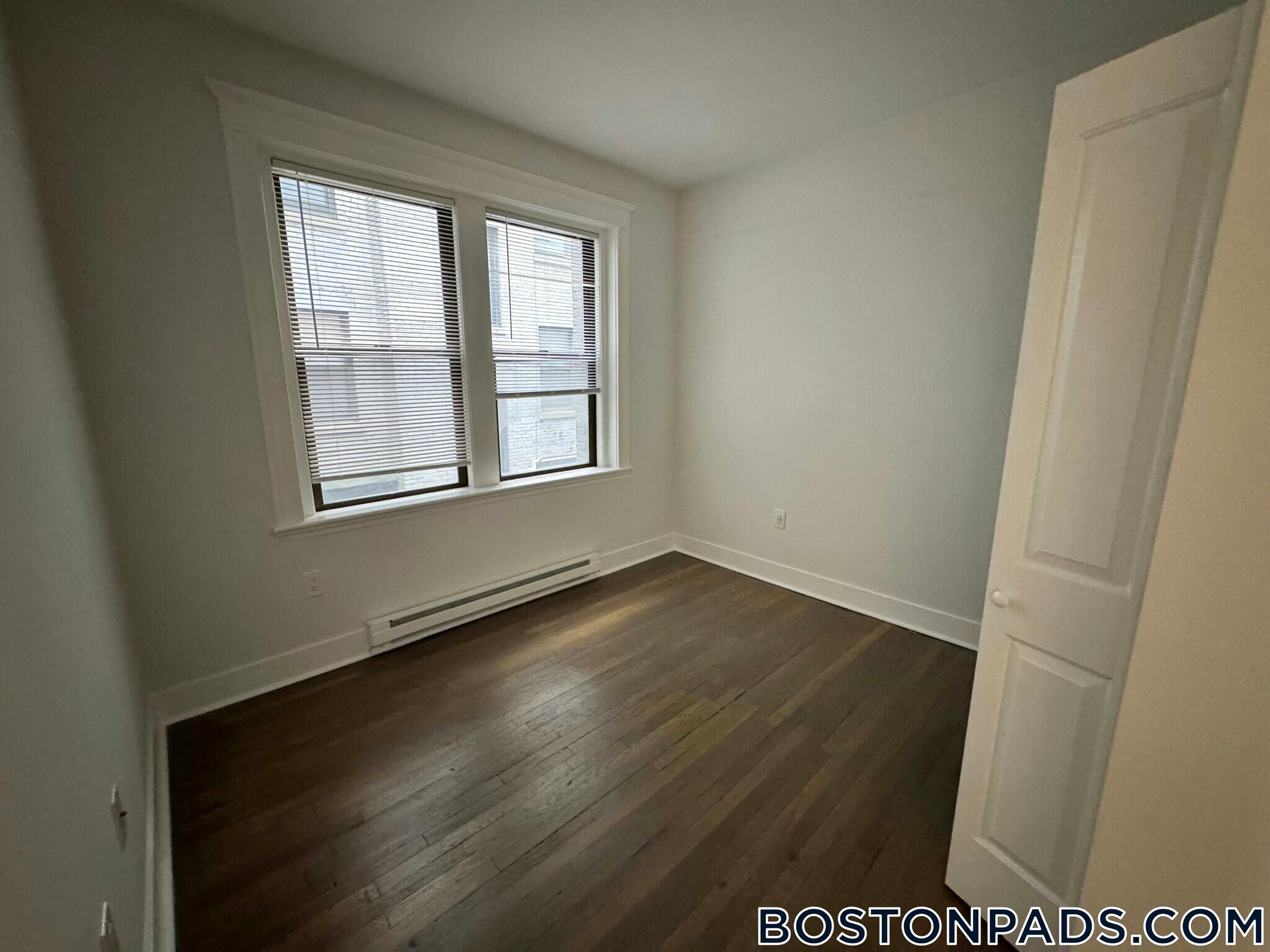 Building Photo - 81 Park Dr