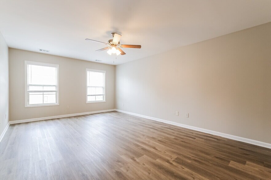 Building Photo - 538 Jadetree Ln