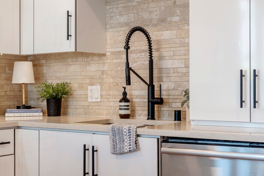 Building Photo - 555 Innes Ave