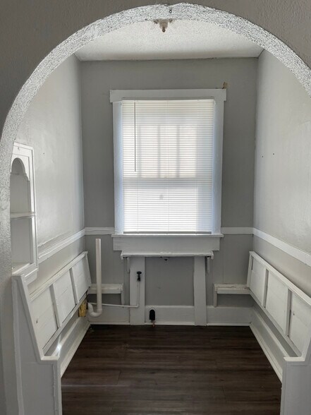 Building Photo - 422 5th Ave NW