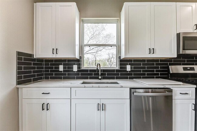 Building Photo - 5854 Southville St