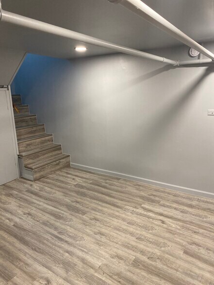 Exit way to front door - 4865 W Concord Pl