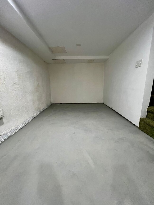 Building Photo - Stunning 2-Bedroom Townhome in the heart of Passyunk Square! Available NOW!