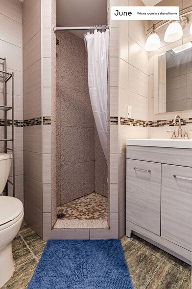 Building Photo - Room in Shared 4 bed/2 bath home