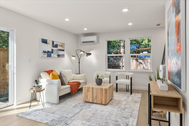 Building Photo - 2349 NE 127th St