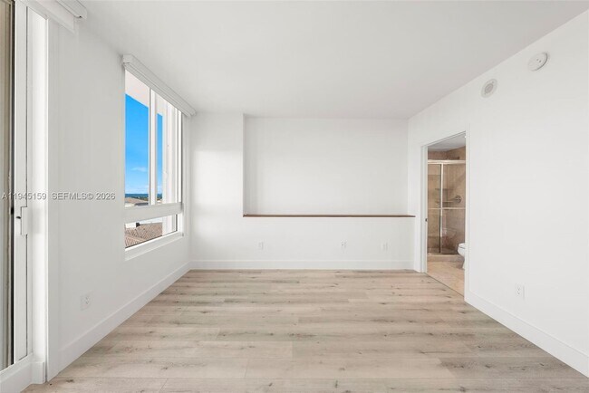 Building Photo - 789 Crandon Blvd