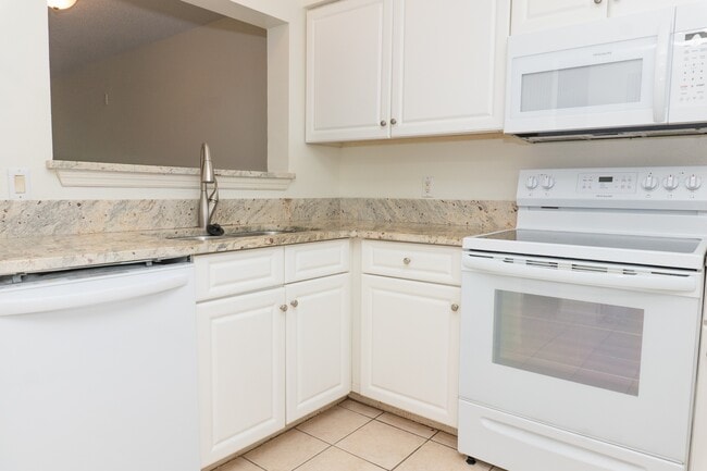 Building Photo - 4270 Calinda Ln