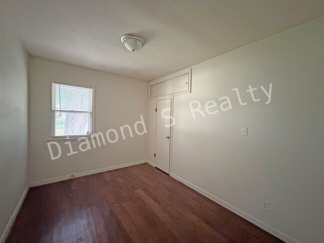 Building Photo - 3102/3104 N Howard Ave