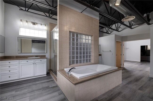 Building Photo - 5651 Deer Creek Falls Ct