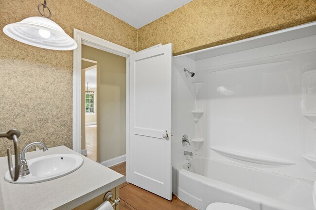Building Photo - 139 Druid Dr