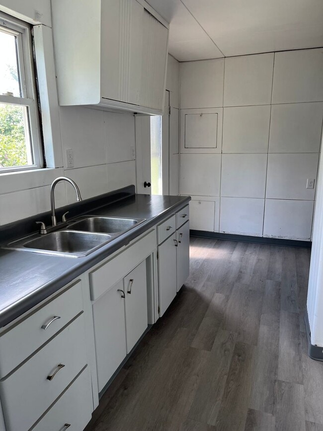 Building Photo - Two Bedroom Single Family Home