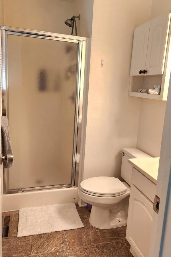 Building Photo - 608 Sheridan Dr