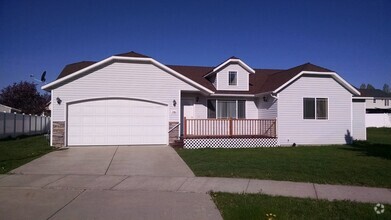 Building Photo - Beautiful home in Broadmoore Estates