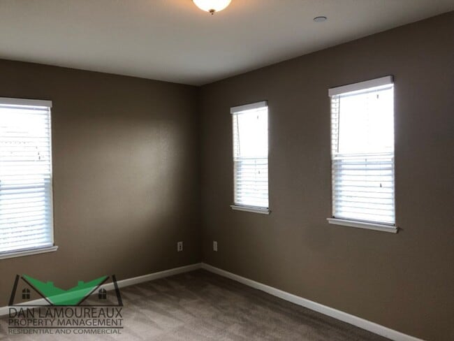 Building Photo - Two story in Springlake Community FOR RENT