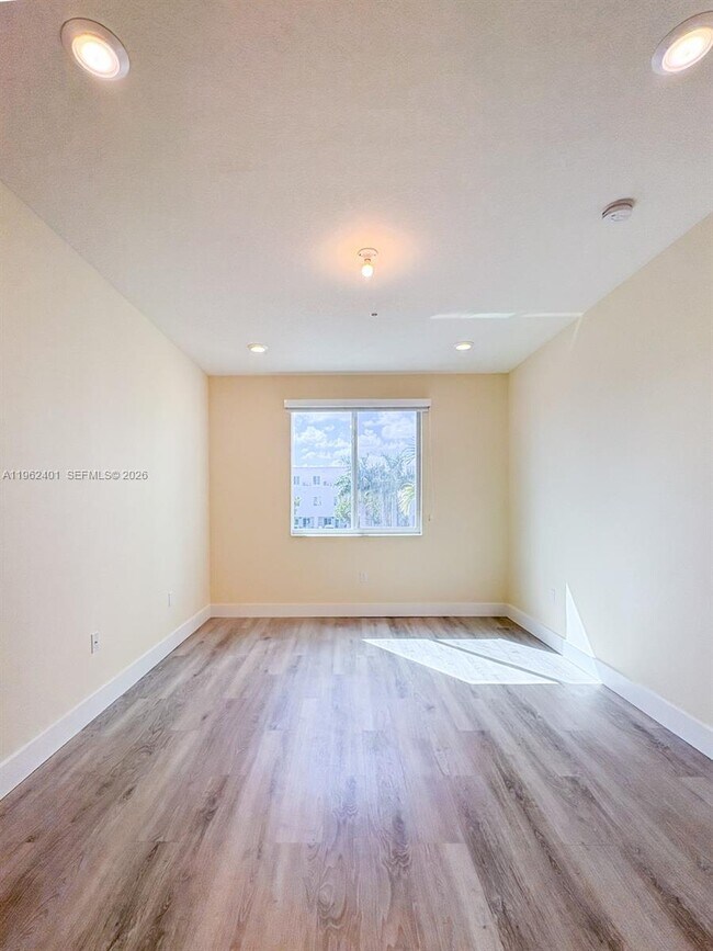 Building Photo - 6416 NW 102nd Ct