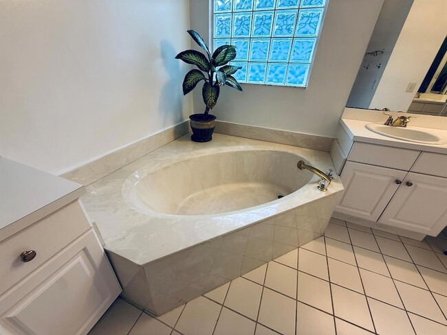 Building Photo - 7759 Great Glen Cir