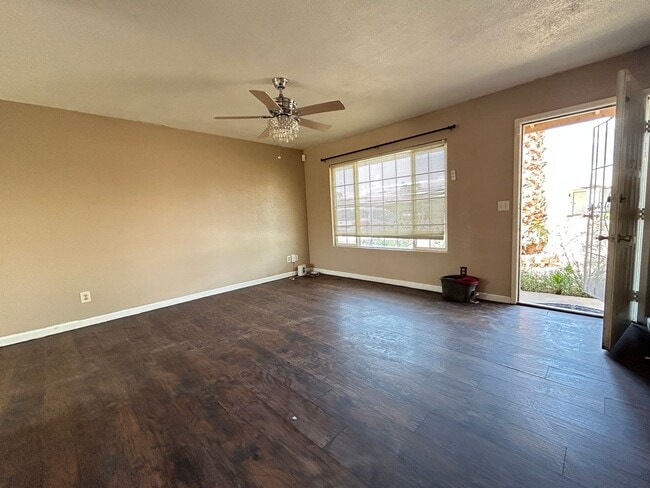 Building Photo - 3 Bedroom, 2 Bathroom, 2 Car Garage