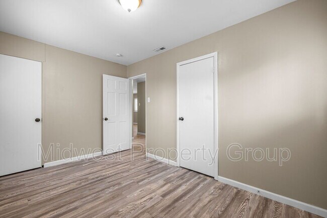 Building Photo - 15 Juno Dr