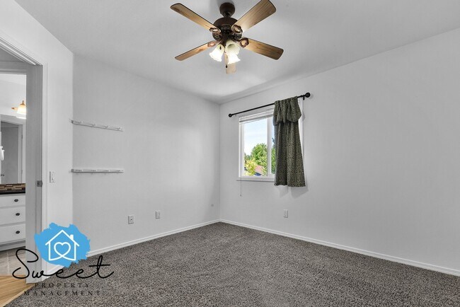 Building Photo - 5499 S Yarrow Pl