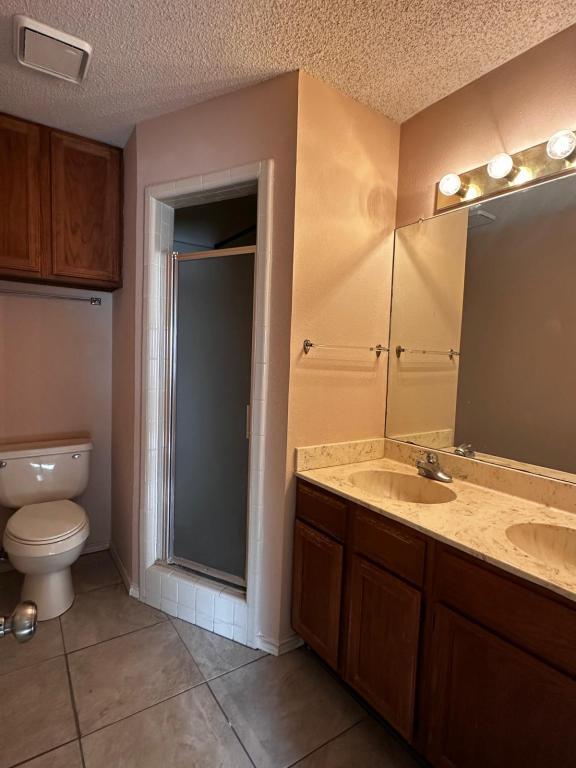 Building Photo - 2704 Ashley Ct