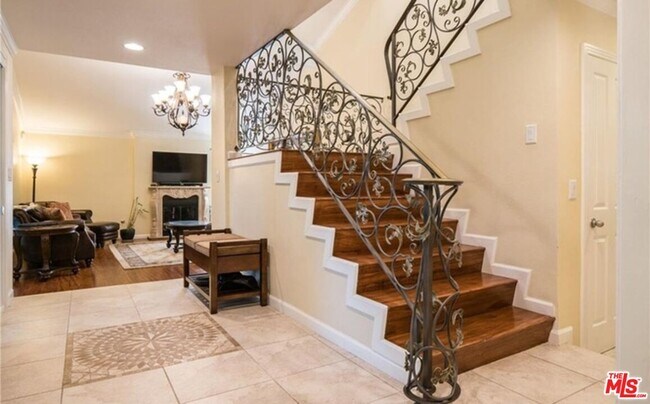 Building Photo - 11040 Salt Lake Ave