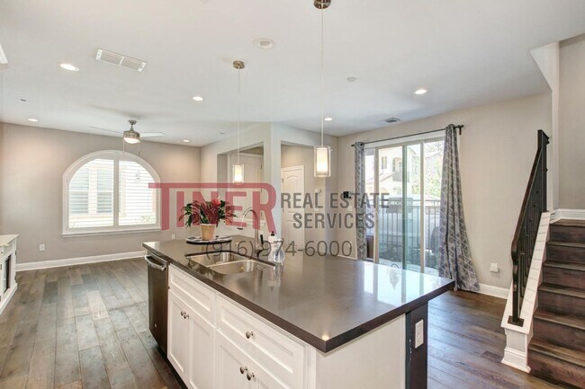Building Photo - Huntington Sierra Oaks Gem with Fabulous A...