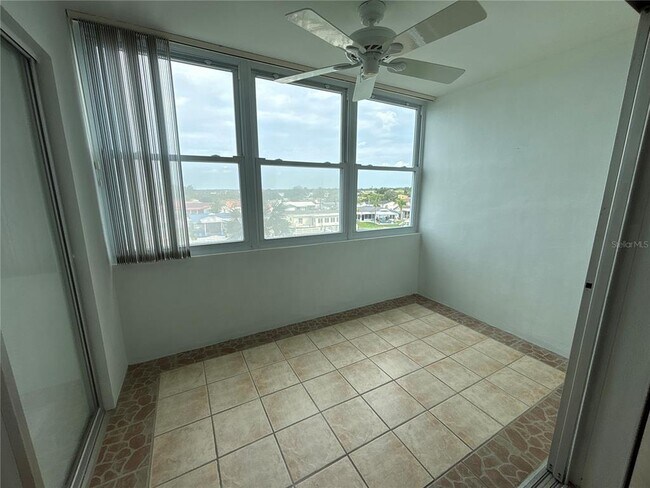 Building Photo - 4725 Cove Cir