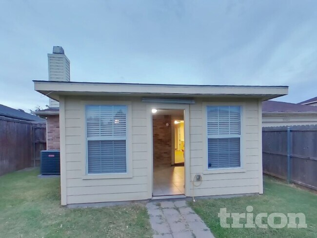 Building Photo - 2641 Bandera Pl