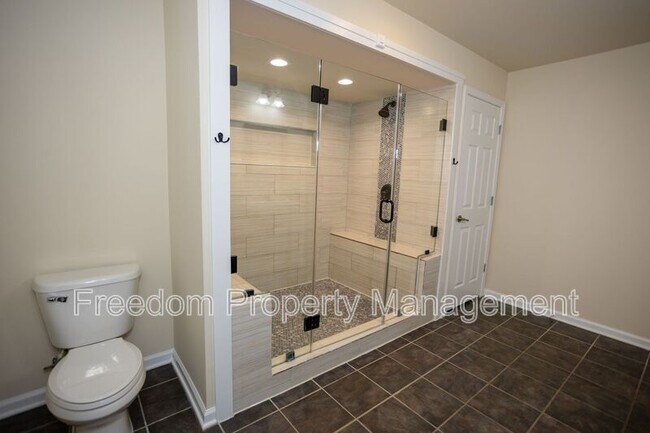 Building Photo - 5914 Ridge View Dr