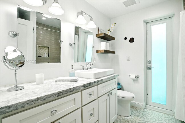 Building Photo - 1945 S Hibiscus Dr