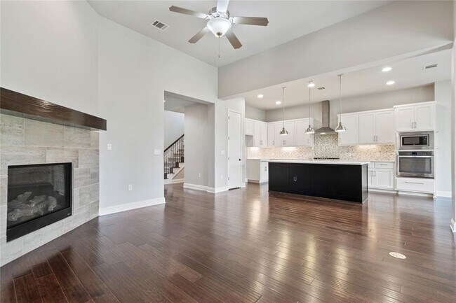 Building Photo - 5009 Mandevilla Dr