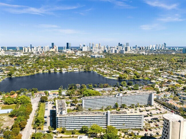 Building Photo - 1770 NE 191st St