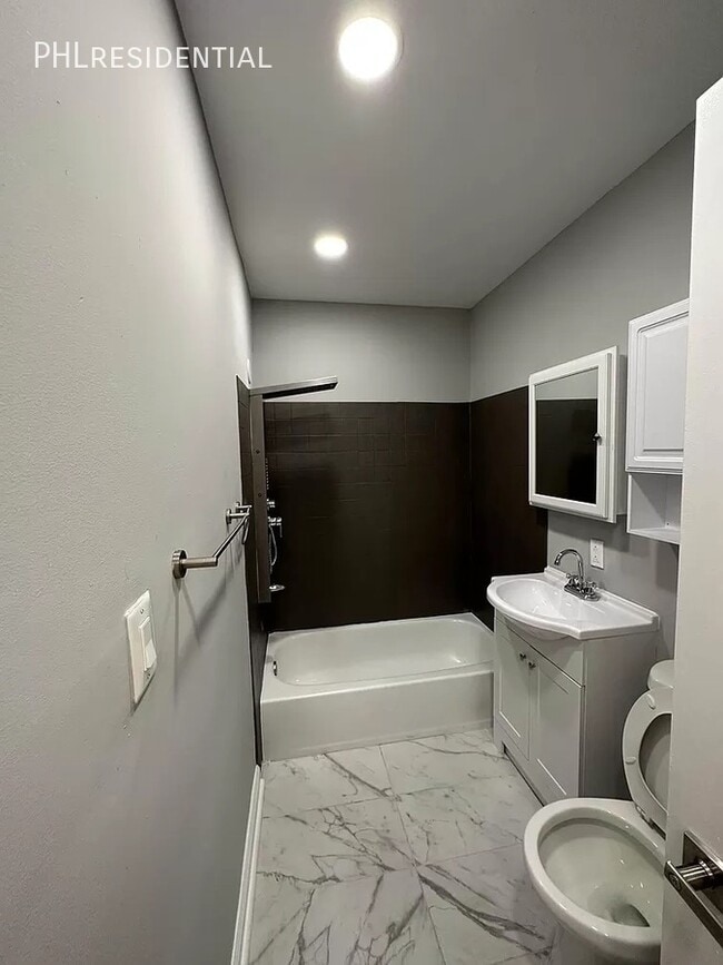 Building Photo - 7057 Cresheim Rd