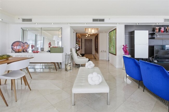 Building Photo - 16500 Collins Ave