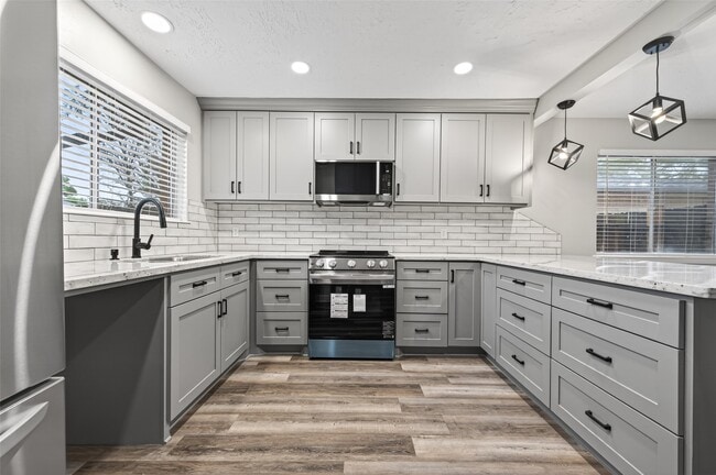 Building Photo - 16222 Cypress Point Dr