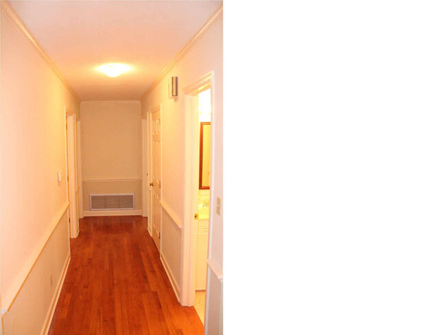 Building Photo - 2153 Southwood Rd