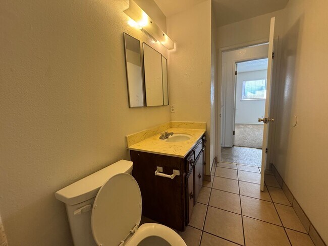 Building Photo - Four Bed, Two Bath Home In North Stockton