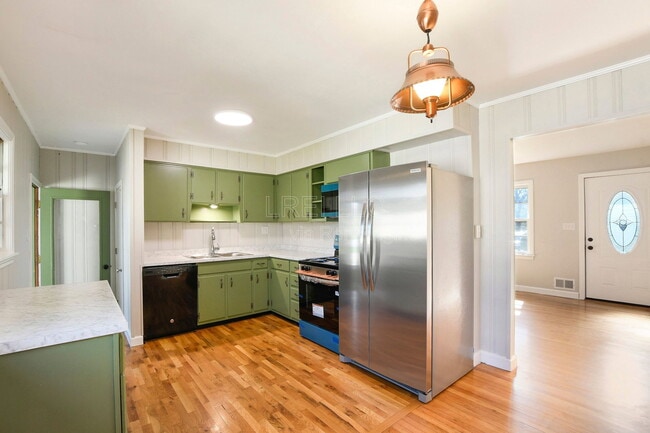 Building Photo - 405 Westwood Dr