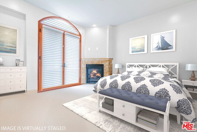 Building Photo - 16123 Sunset Blvd