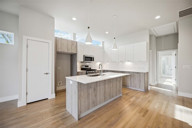 Building Photo - 5314 Suez St