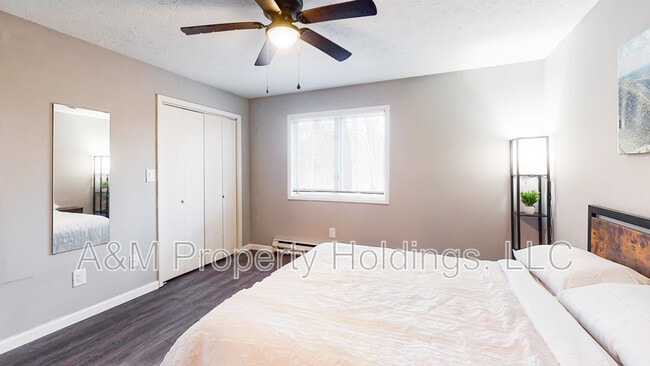 Building Photo - 3120 Greenbriar Dr