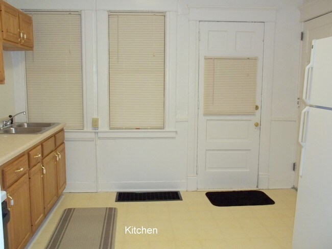 Building Photo - 411 W Dutton St