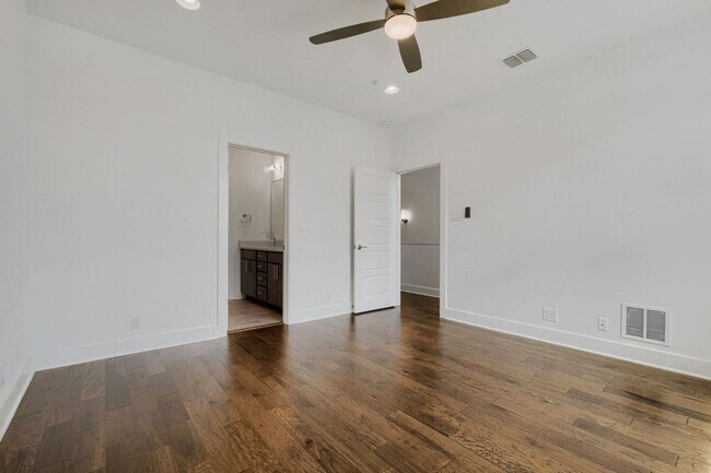 Building Photo - 1606 N Hackberry St