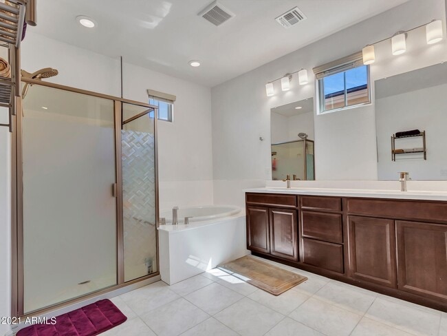 Building Photo - 627 W Flintlock Way