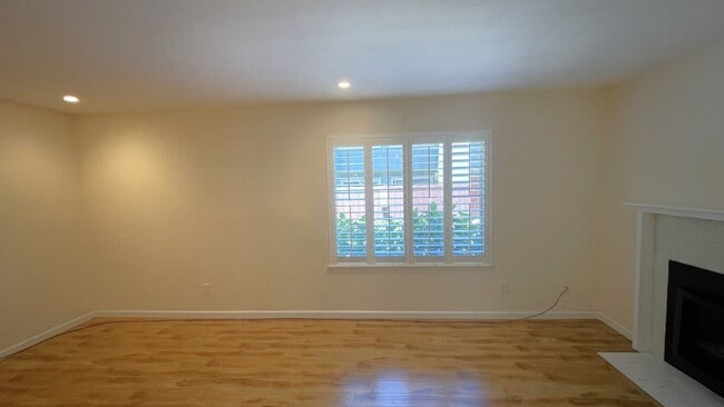 Building Photo - Concord Beautiful remodeled 3 bedroom 2.5 ...